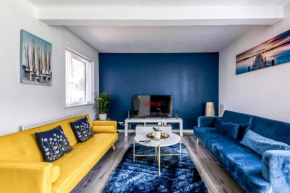 Contemporary 4 bedroom detached house with parking and city links Croydon